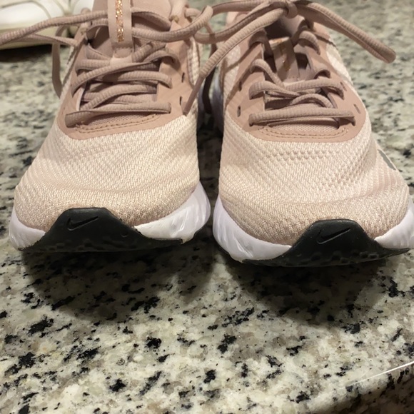 💕NIKE Revolution 5 Tennis Shoes 💕 - Picture 5 of 8